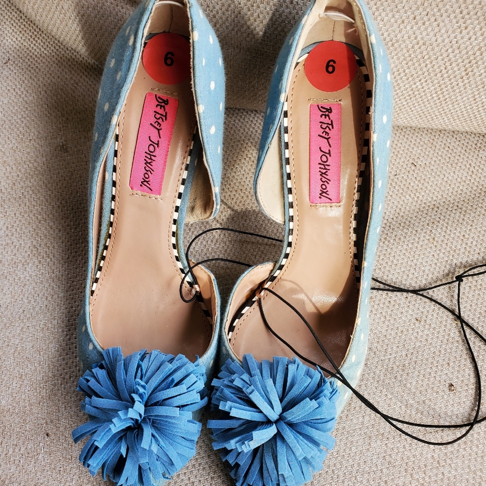 Shoes - Picture 3 of 5